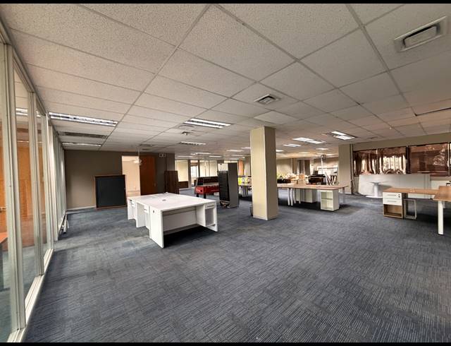 890M² OFFICE TO LET IN DE WATERKANT